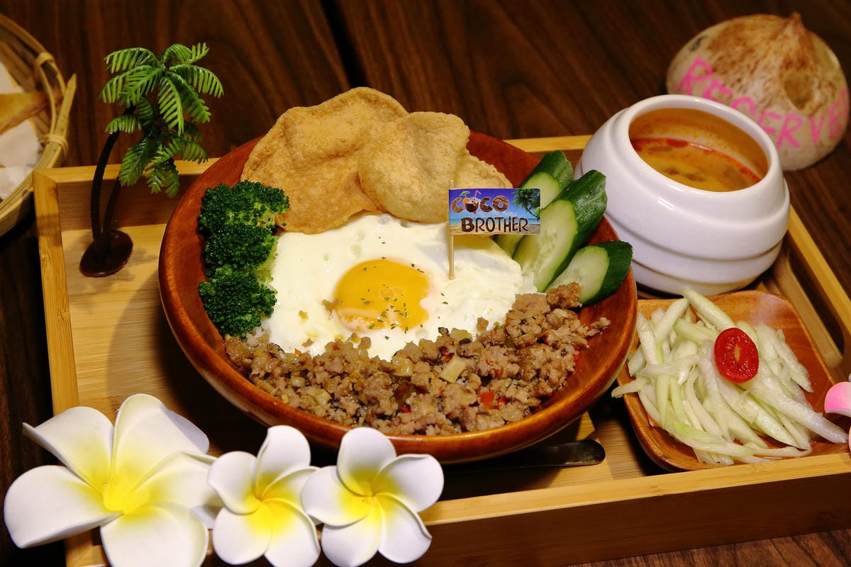 【食。台北】Coco Brother 椰兄〜中山站美食/泰式南洋主題餐廳/IG打卡熱點/全台首創泰國椰子冰淇淋/新泰式定食料理