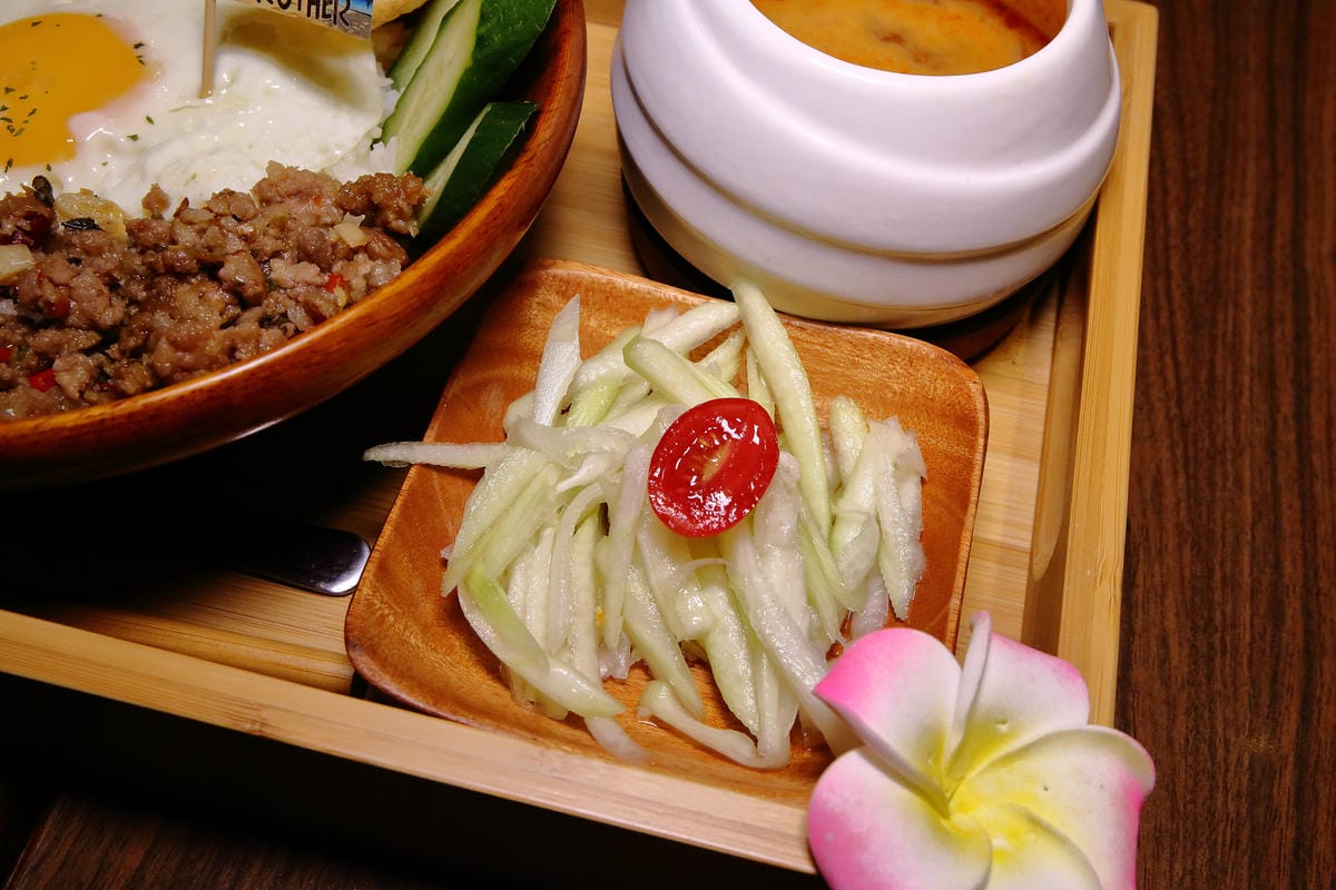 【食。台北】Coco Brother 椰兄〜中山站美食/泰式南洋主題餐廳/IG打卡熱點/全台首創泰國椰子冰淇淋/新泰式定食料理