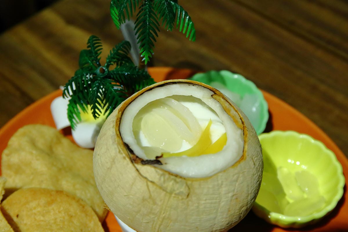 【食。台北】Coco Brother 椰兄〜中山站美食/泰式南洋主題餐廳/IG打卡熱點/全台首創泰國椰子冰淇淋/新泰式定食料理