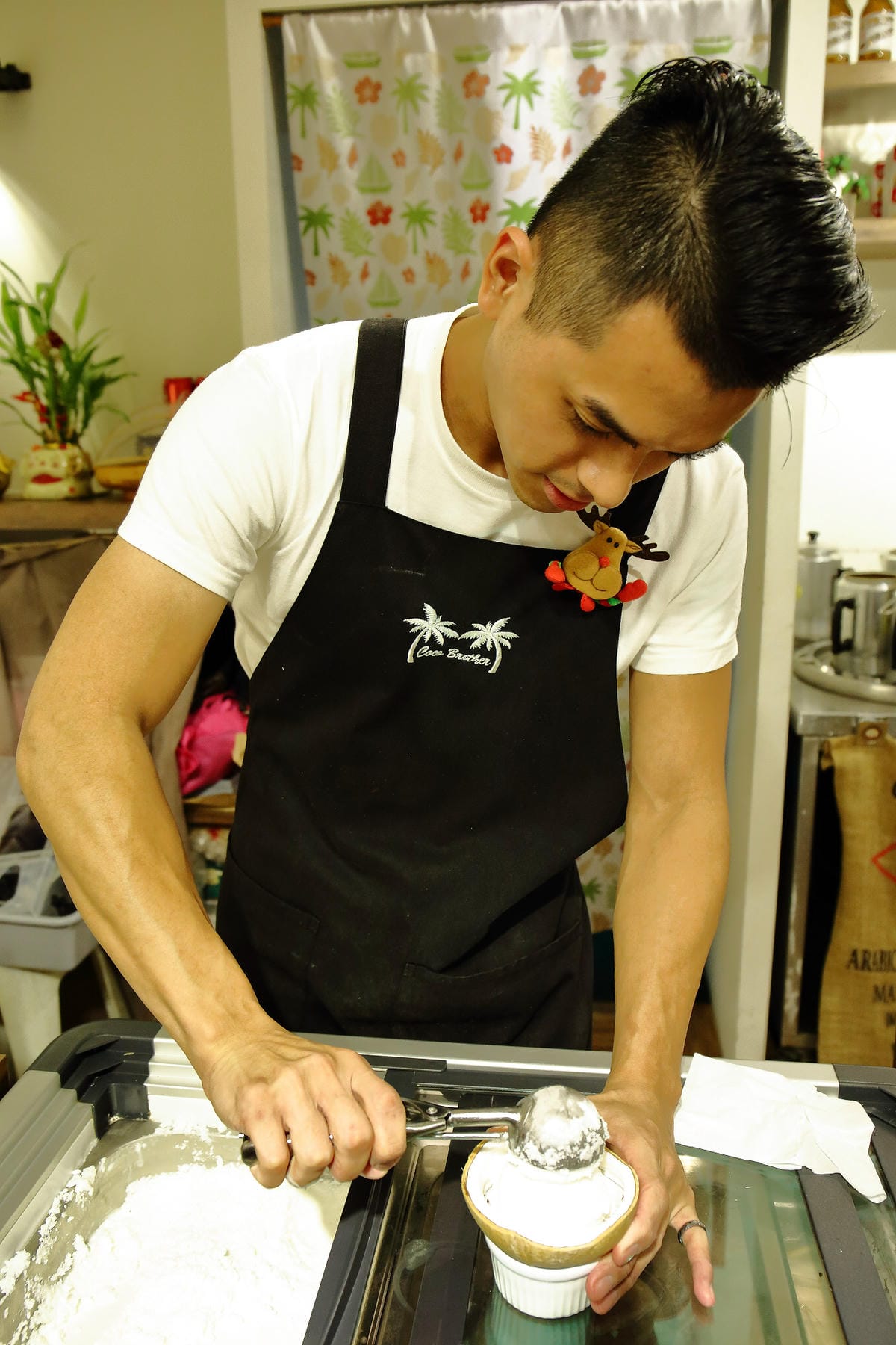 【食。台北】Coco Brother 椰兄〜中山站美食/泰式南洋主題餐廳/IG打卡熱點/全台首創泰國椰子冰淇淋/新泰式定食料理