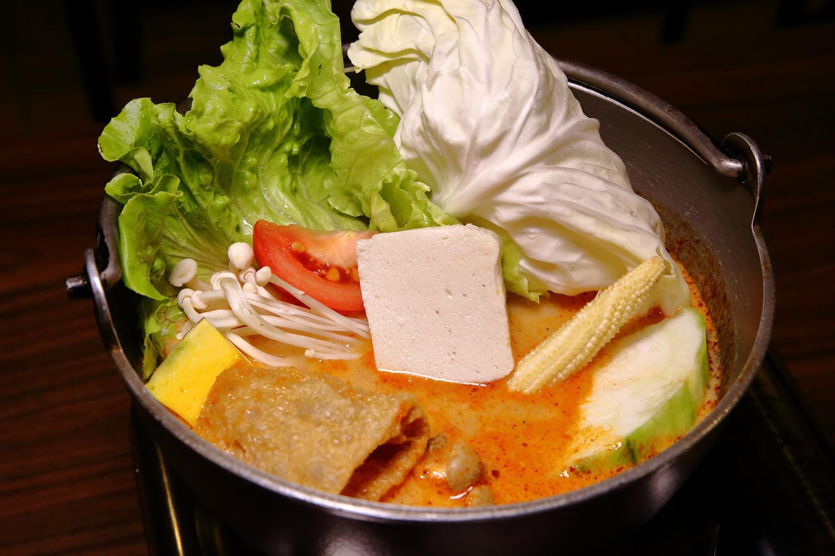 【食。台北】Coco Brother 椰兄〜中山站美食/泰式南洋主題餐廳/IG打卡熱點/全台首創泰國椰子冰淇淋/新泰式定食料理