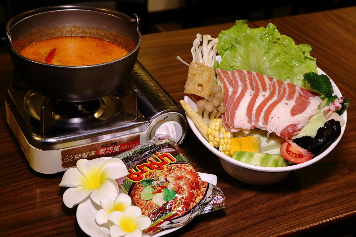 【食。台北】Coco Brother 椰兄〜中山站美食/泰式南洋主題餐廳/IG打卡熱點/全台首創泰國椰子冰淇淋/新泰式定食料理