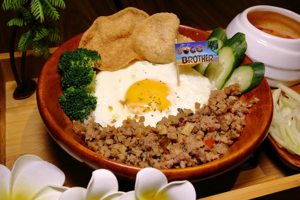 【食。台北】Coco Brother 椰兄〜中山站美食/泰式南洋主題餐廳/IG打卡熱點/全台首創泰國椰子冰淇淋/新泰式定食料理