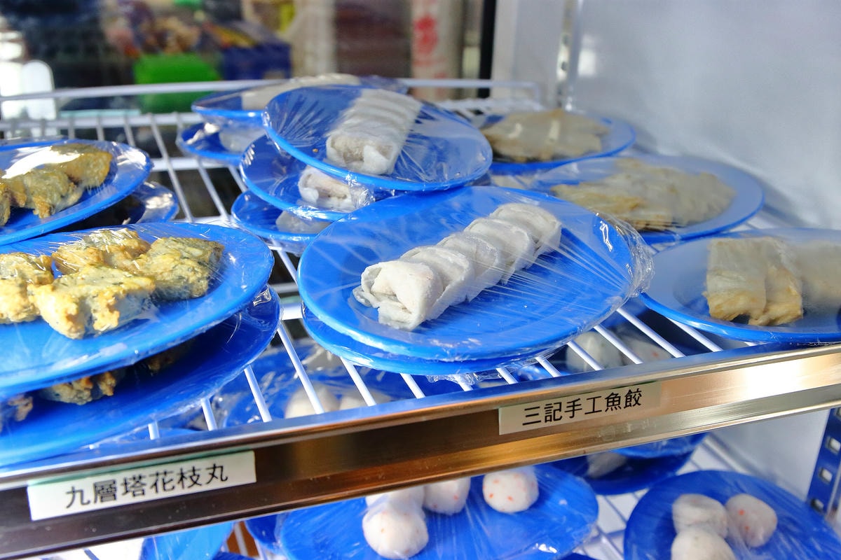 【食。台北】黑哥自助石頭火鍋城〜新開幕!以盤計價,想吃什麼就拿什麼,懷舊飄香,平價又美味!