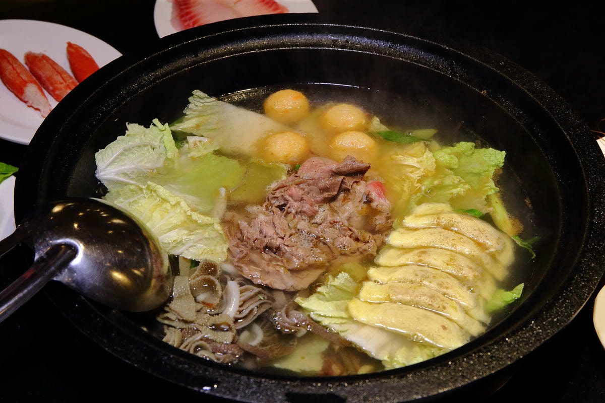 【食。台北】黑哥自助石頭火鍋城〜新開幕!以盤計價,想吃什麼就拿什麼,懷舊飄香,平價又美味!