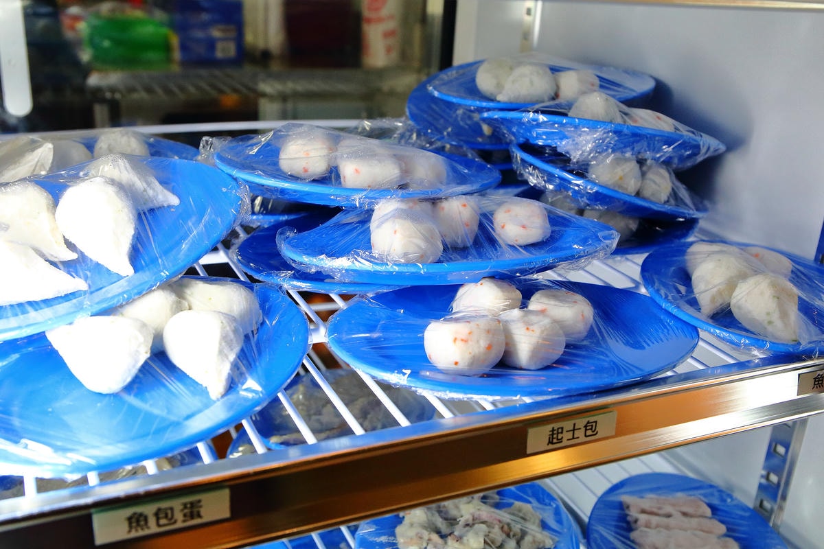 【食。台北】黑哥自助石頭火鍋城〜新開幕!以盤計價,想吃什麼就拿什麼,懷舊飄香,平價又美味!