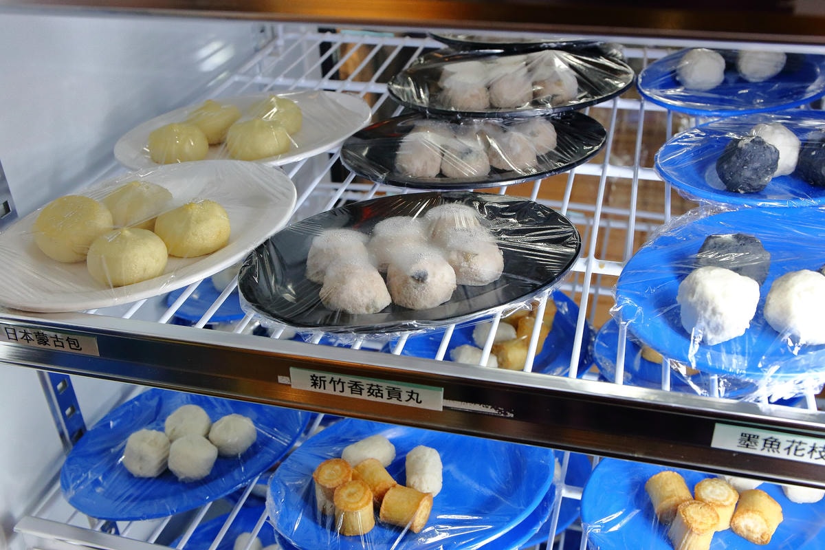 【食。台北】黑哥自助石頭火鍋城〜新開幕!以盤計價,想吃什麼就拿什麼,懷舊飄香,平價又美味!