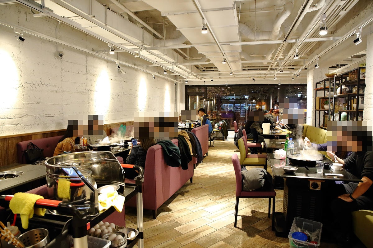 【食。台北】黑哥自助石頭火鍋城〜新開幕!以盤計價,想吃什麼就拿什麼,懷舊飄香,平價又美味!