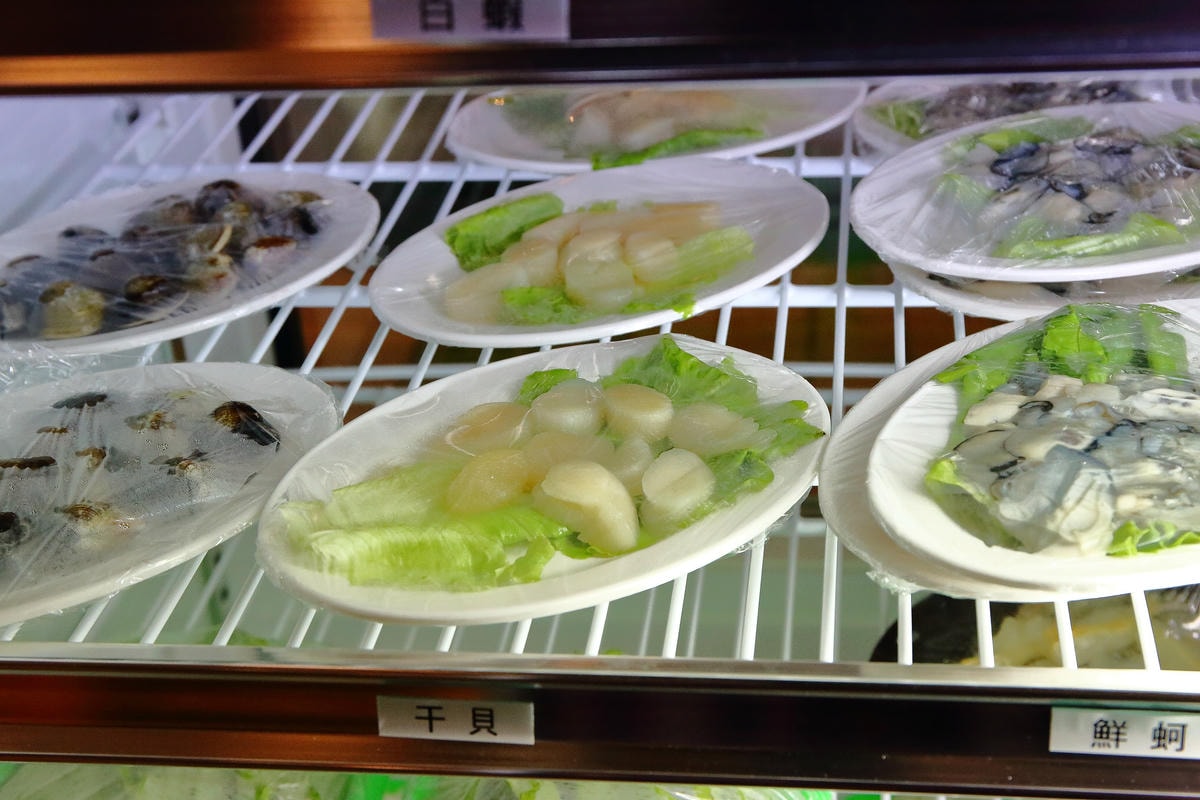 【食。台北】黑哥自助石頭火鍋城〜新開幕!以盤計價,想吃什麼就拿什麼,懷舊飄香,平價又美味!