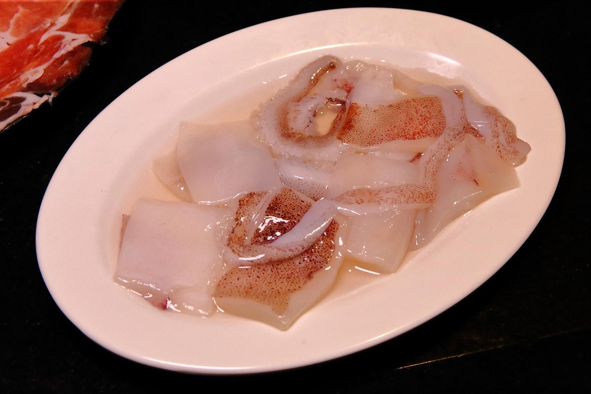 【食。台北】黑哥自助石頭火鍋城〜新開幕!以盤計價,想吃什麼就拿什麼,懷舊飄香,平價又美味!