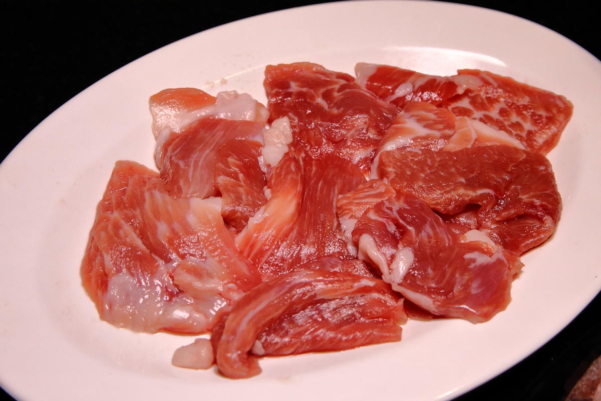 【食。台北】黑哥自助石頭火鍋城〜新開幕!以盤計價,想吃什麼就拿什麼,懷舊飄香,平價又美味!