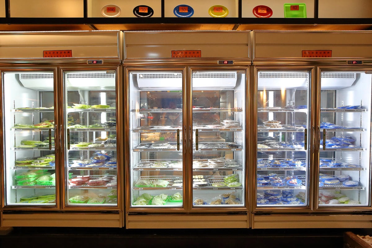 【食。台北】黑哥自助石頭火鍋城〜新開幕!以盤計價,想吃什麼就拿什麼,懷舊飄香,平價又美味!