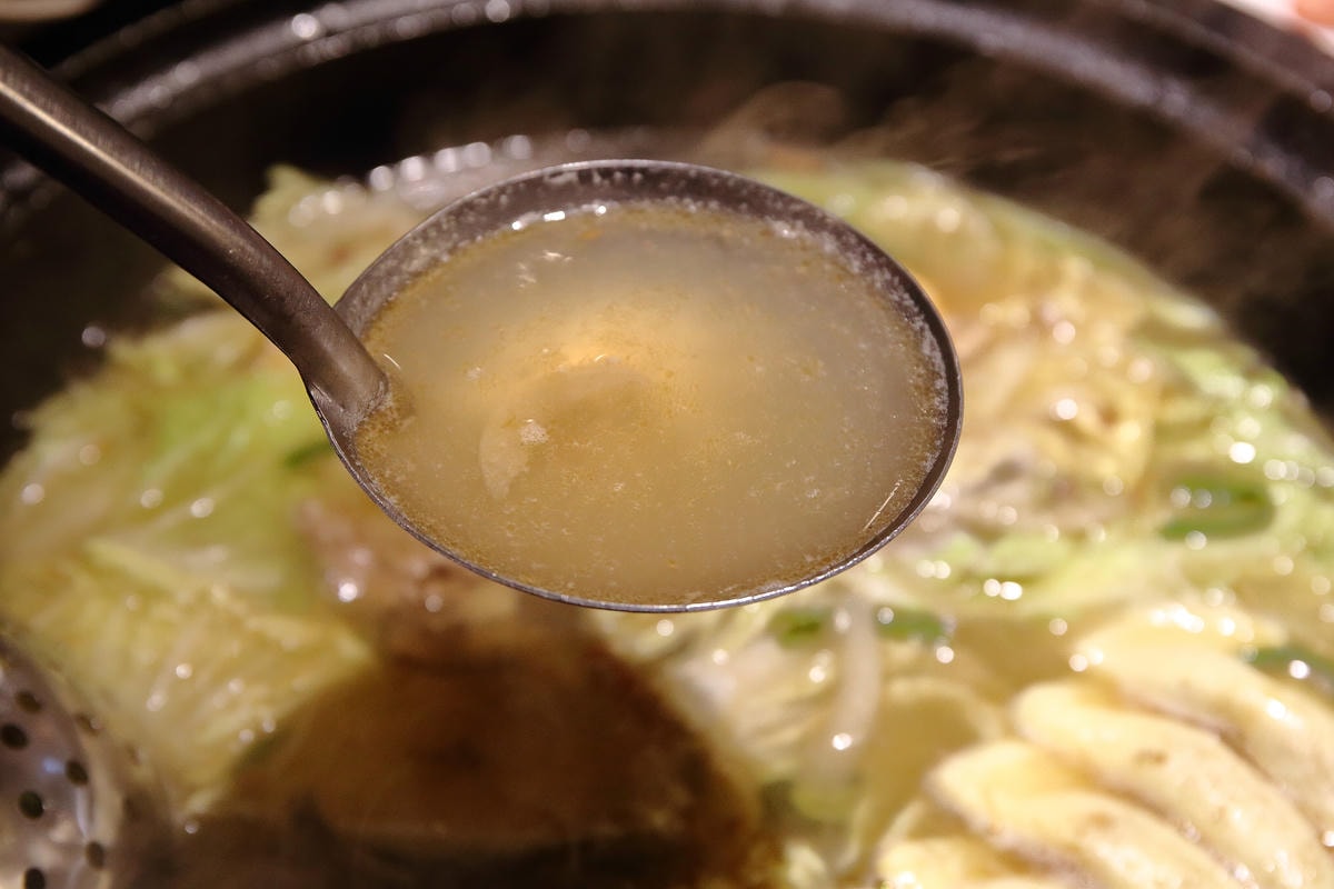 【食。台北】黑哥自助石頭火鍋城〜新開幕!以盤計價,想吃什麼就拿什麼,懷舊飄香,平價又美味!