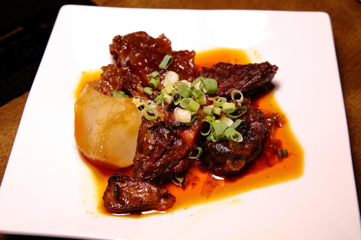 【食。板橋】京宴屋溫體牛肉涮涮鍋吃到飽〜全台唯一溫體牛肉吃到飽。現涮溫體牛,肉鮮好滋味!