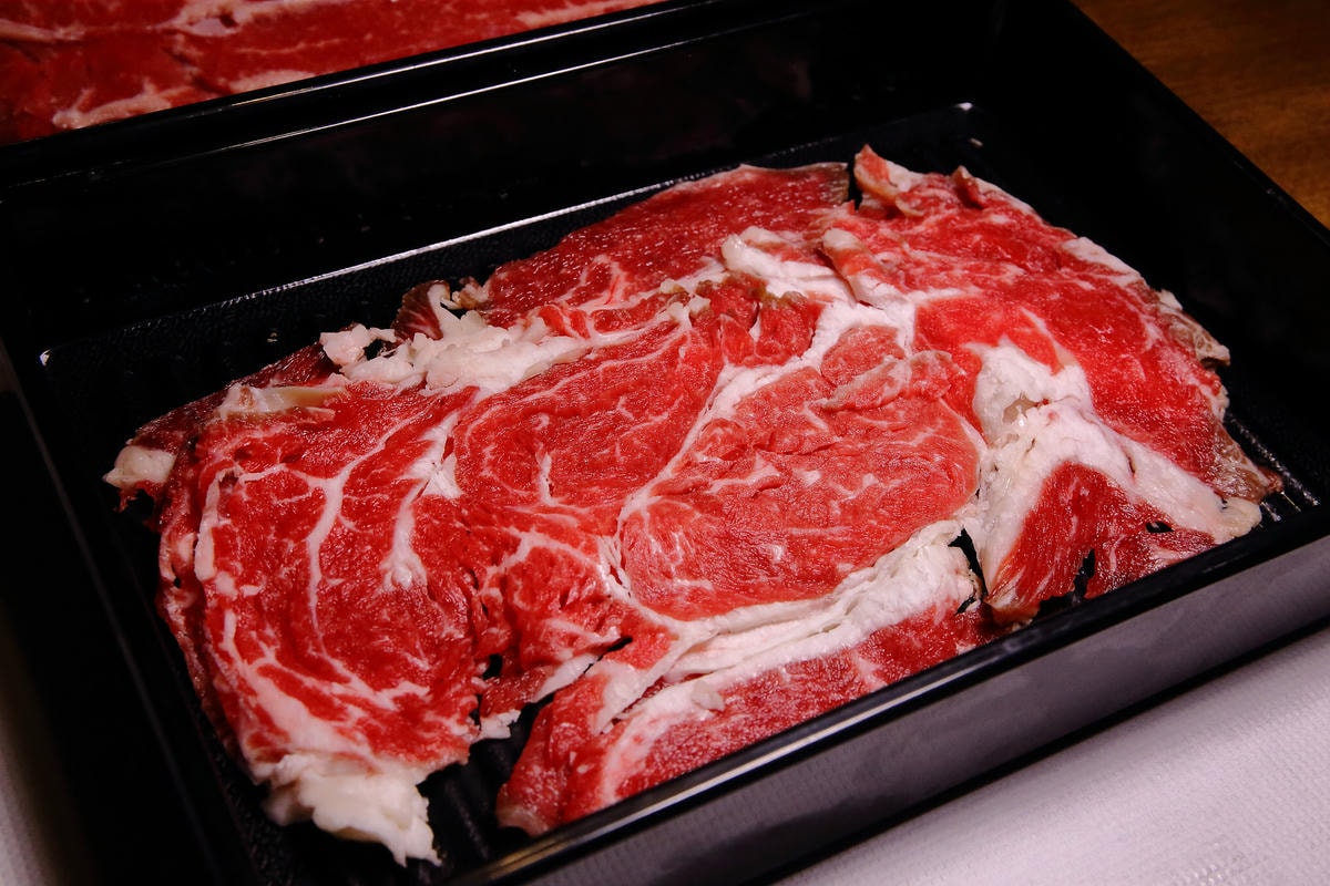 【食。板橋】京宴屋溫體牛肉涮涮鍋吃到飽〜全台唯一溫體牛肉吃到飽。現涮溫體牛,肉鮮好滋味!