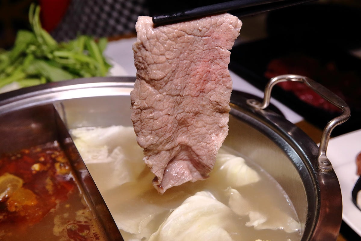 【食。板橋】京宴屋溫體牛肉涮涮鍋吃到飽〜全台唯一溫體牛肉吃到飽。現涮溫體牛,肉鮮好滋味!