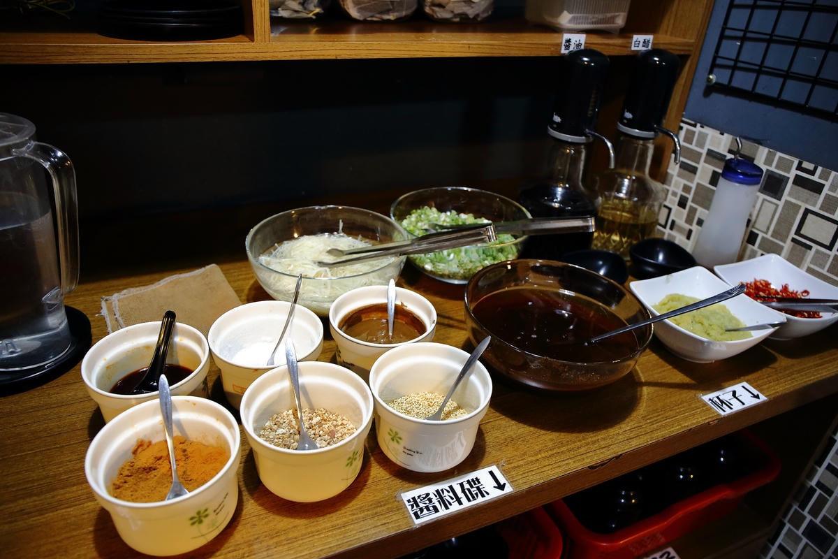 【食。板橋】京宴屋溫體牛肉涮涮鍋吃到飽〜全台唯一溫體牛肉吃到飽。現涮溫體牛,肉鮮好滋味!