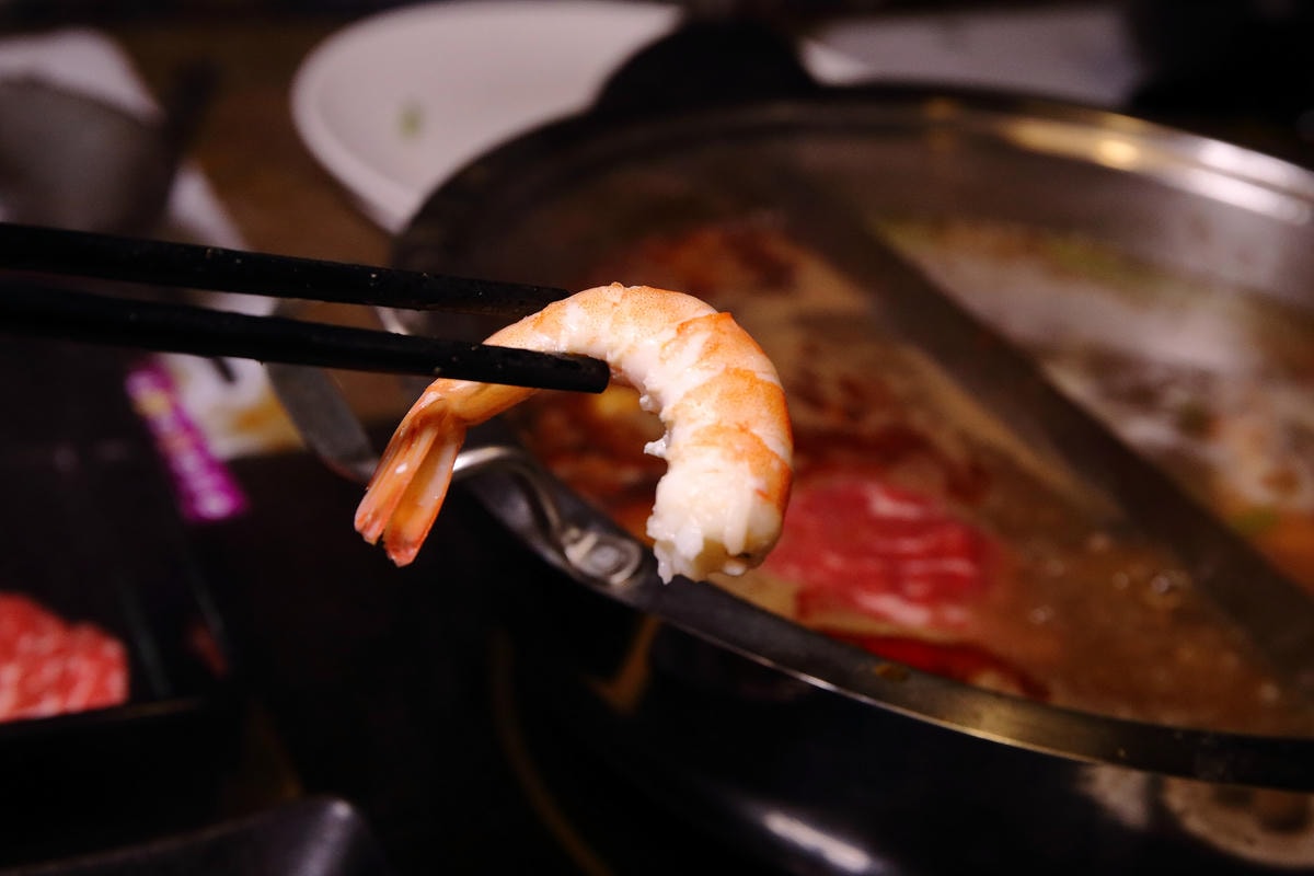 【食。板橋】京宴屋溫體牛肉涮涮鍋吃到飽〜全台唯一溫體牛肉吃到飽。現涮溫體牛,肉鮮好滋味!