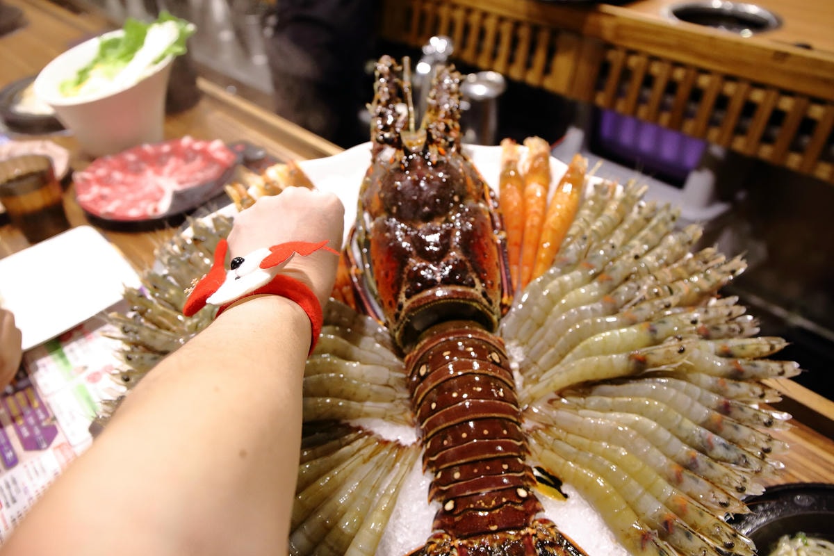 【食。新莊】石都府石頭火鍋達人〜新莊火鍋推薦。石頭火鍋的魅力誰能抵擋?平價消費、高級享受的海鮮火鍋饗宴!