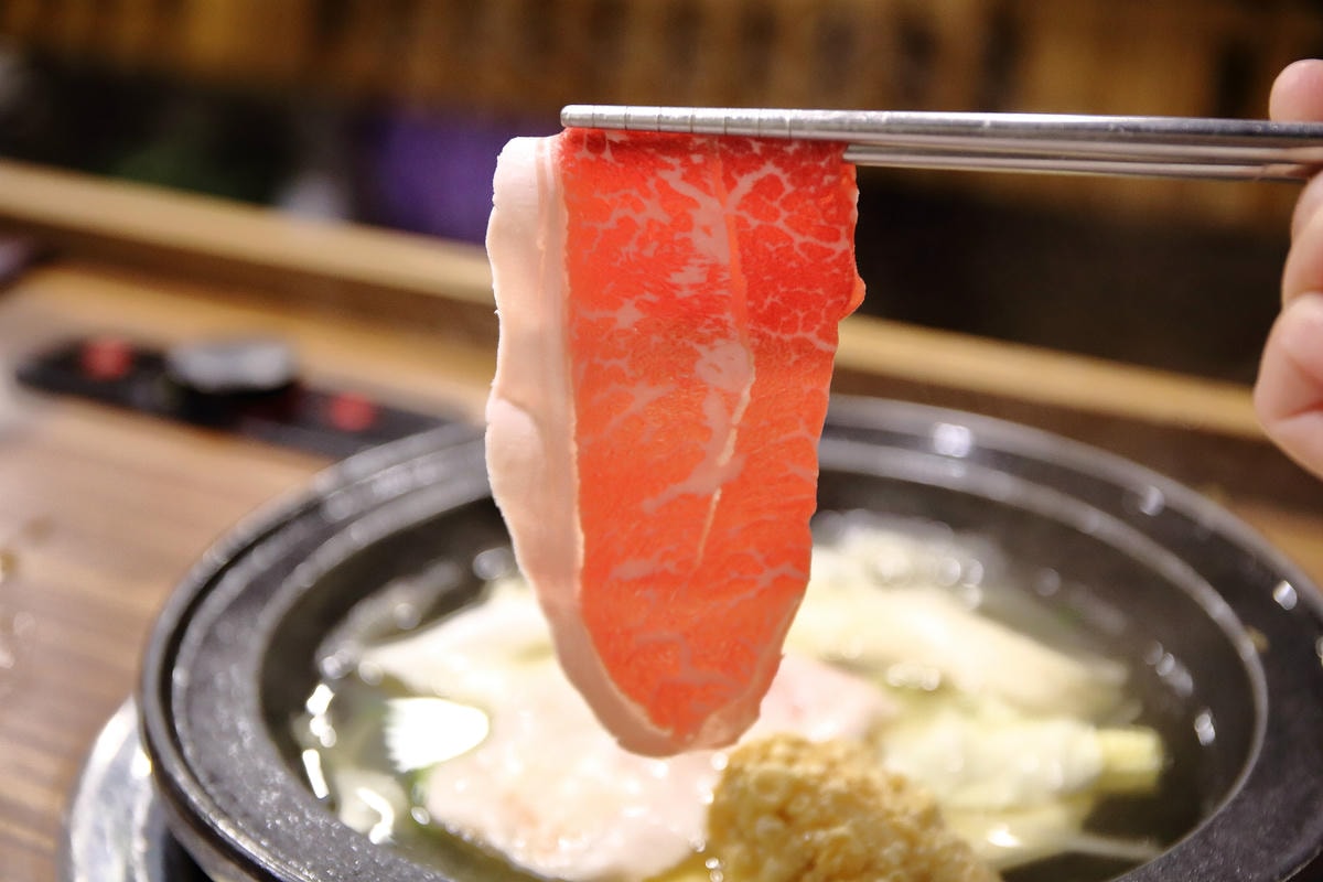 【食。新莊】石都府石頭火鍋達人〜新莊火鍋推薦。石頭火鍋的魅力誰能抵擋?平價消費、高級享受的海鮮火鍋饗宴!