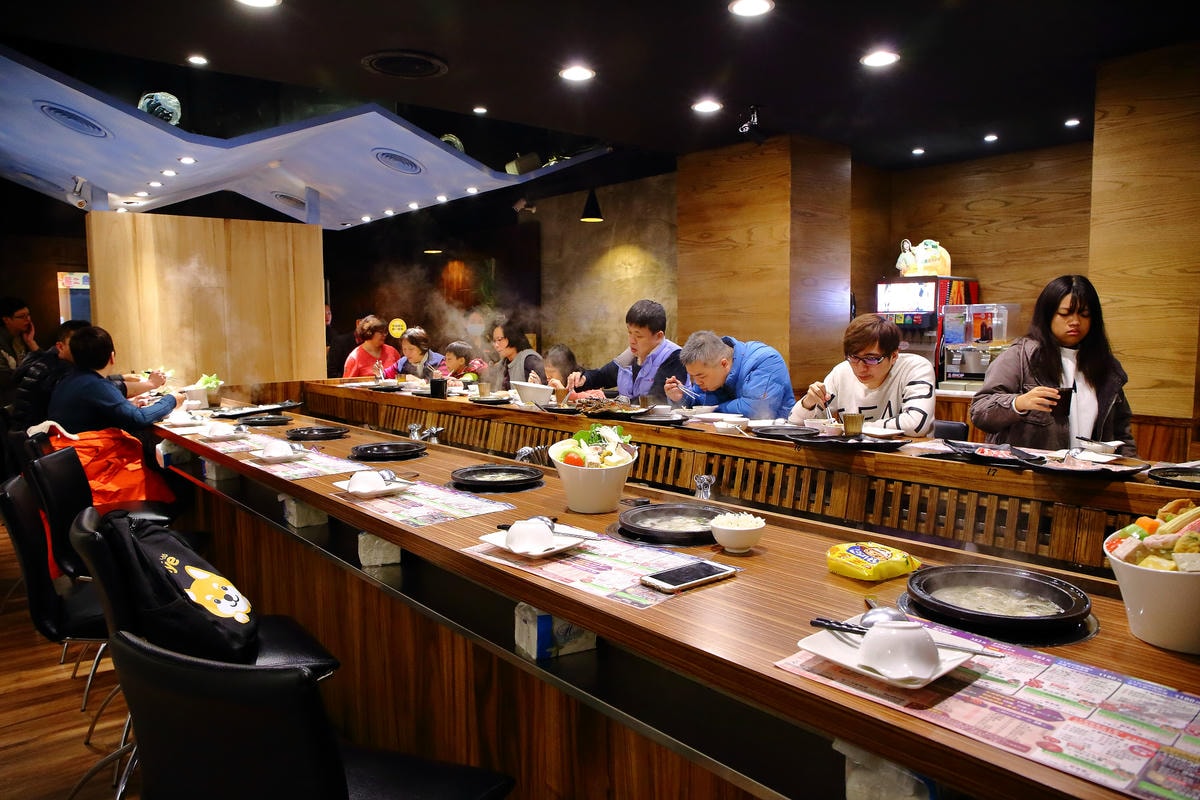 【食。新莊】石都府石頭火鍋達人〜新莊火鍋推薦。石頭火鍋的魅力誰能抵擋?平價消費、高級享受的海鮮火鍋饗宴!