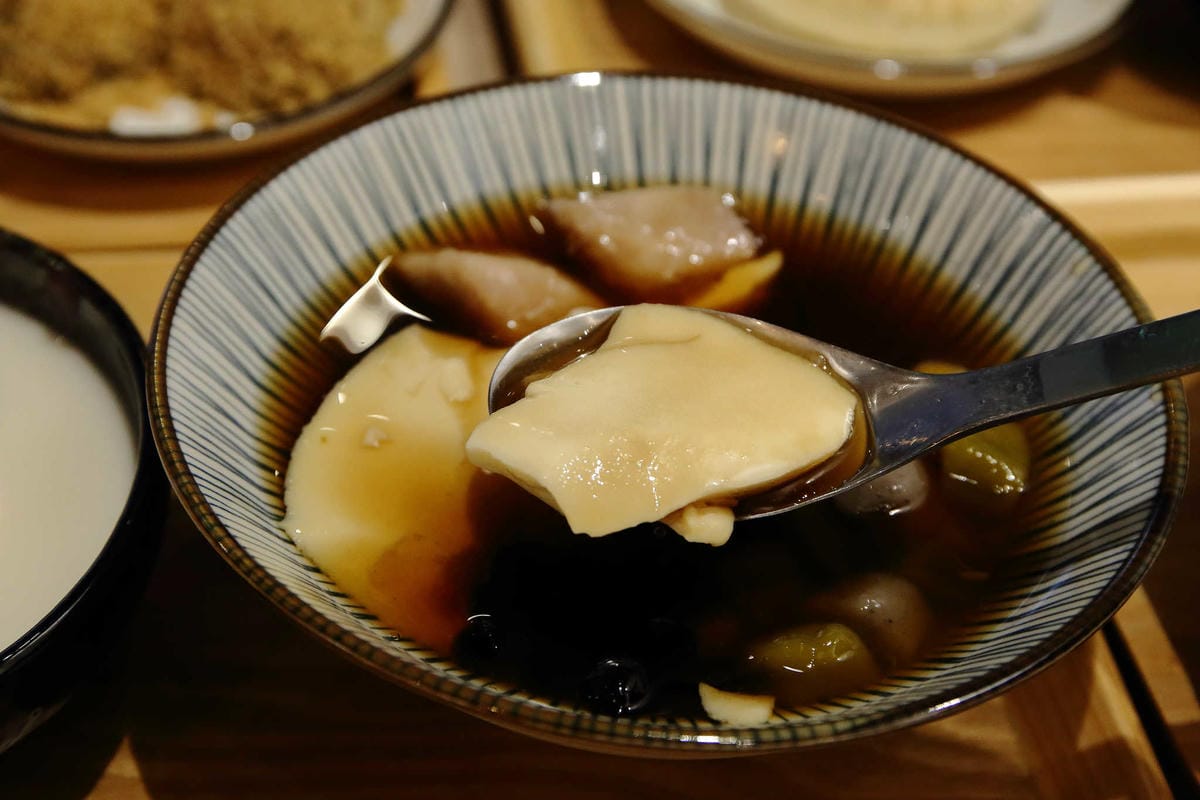 【食。台北】屋琥甜冰品〜冬日到，來碗熱呼呼的暖心甜湯！最新IG打卡美食，中正紀念堂冰品，浪漫繽紛乾燥花海