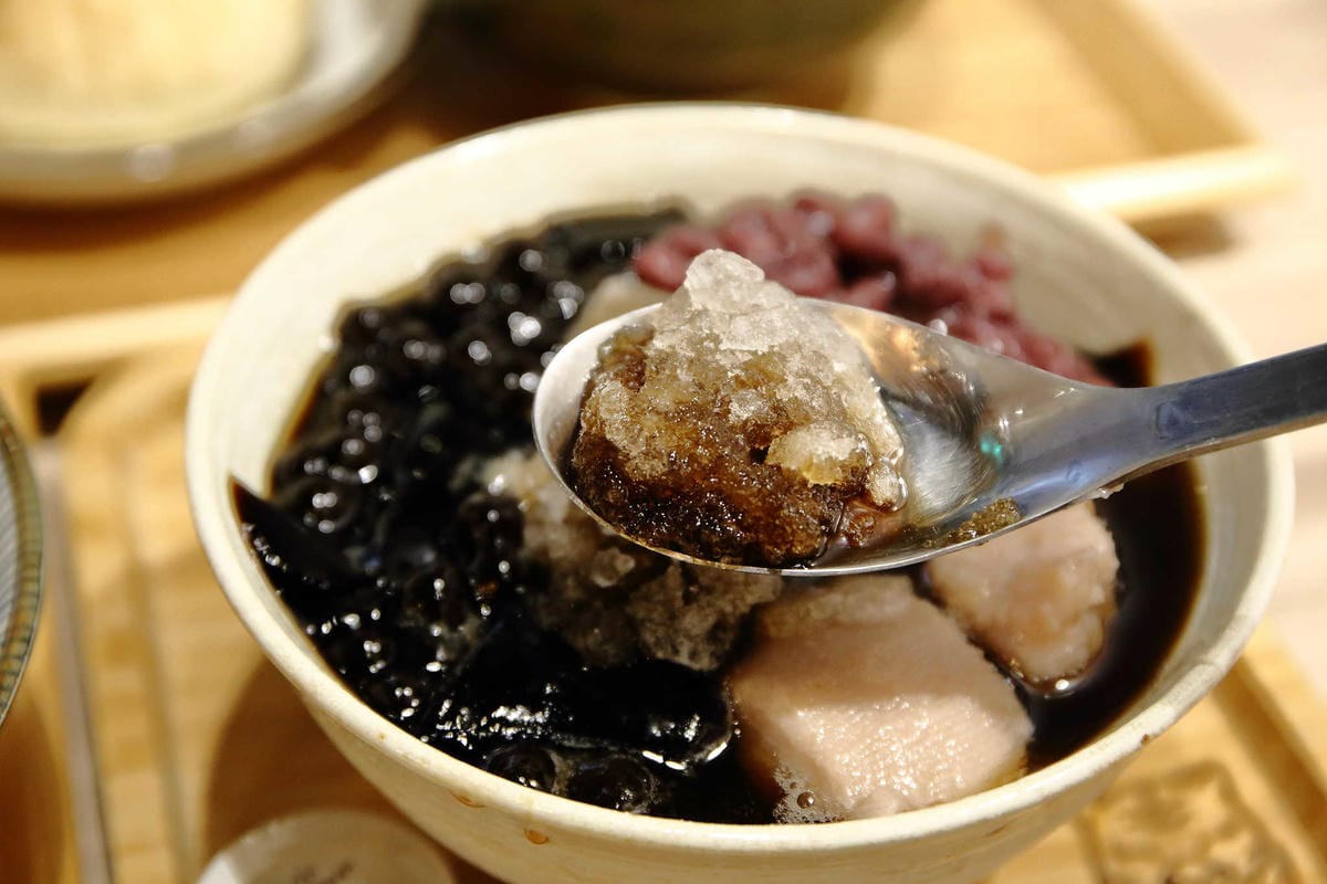 【食。台北】屋琥甜冰品〜冬日到，來碗熱呼呼的暖心甜湯！最新IG打卡美食，中正紀念堂冰品，浪漫繽紛乾燥花海