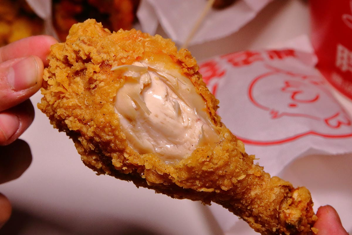 【食。台中】胖老爹美式炸雞-東山文心店〜網友激推全台最強炸雞冠軍！現點現炸，吮指奶香炸雞，會噴汁！