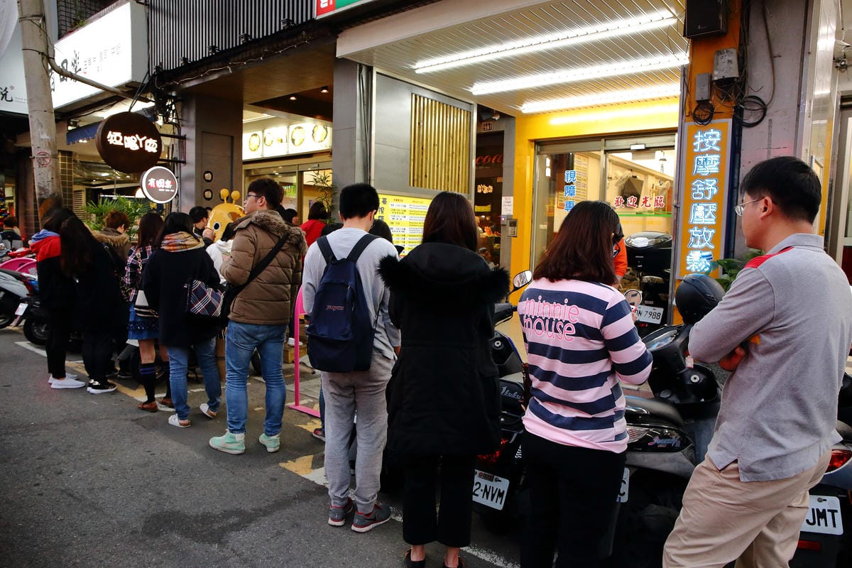 【食。台中】短腿阿鹿餅乾 逢甲店〜台中超夯排隊伴手禮。排隊也要吃！手工現烤曲奇餅，可可口味最新力作！