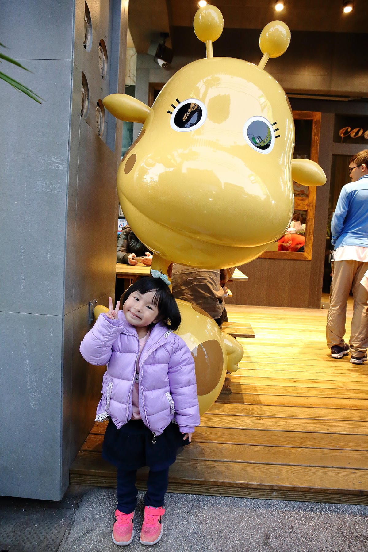 【食。台中】短腿阿鹿餅乾 逢甲店〜台中超夯排隊伴手禮。排隊也要吃！手工現烤曲奇餅，可可口味最新力作！