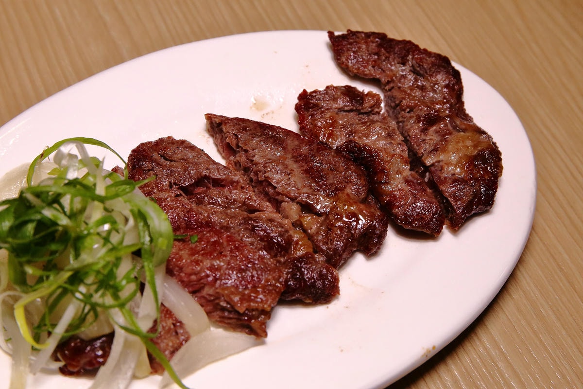 【食。內湖】洋夫人壽喜燒鍋物牛排〜內湖牛排鍋物推薦。精緻牛排、日式鍋物、義式披薩,三種願望一次滿足!(已歇業)