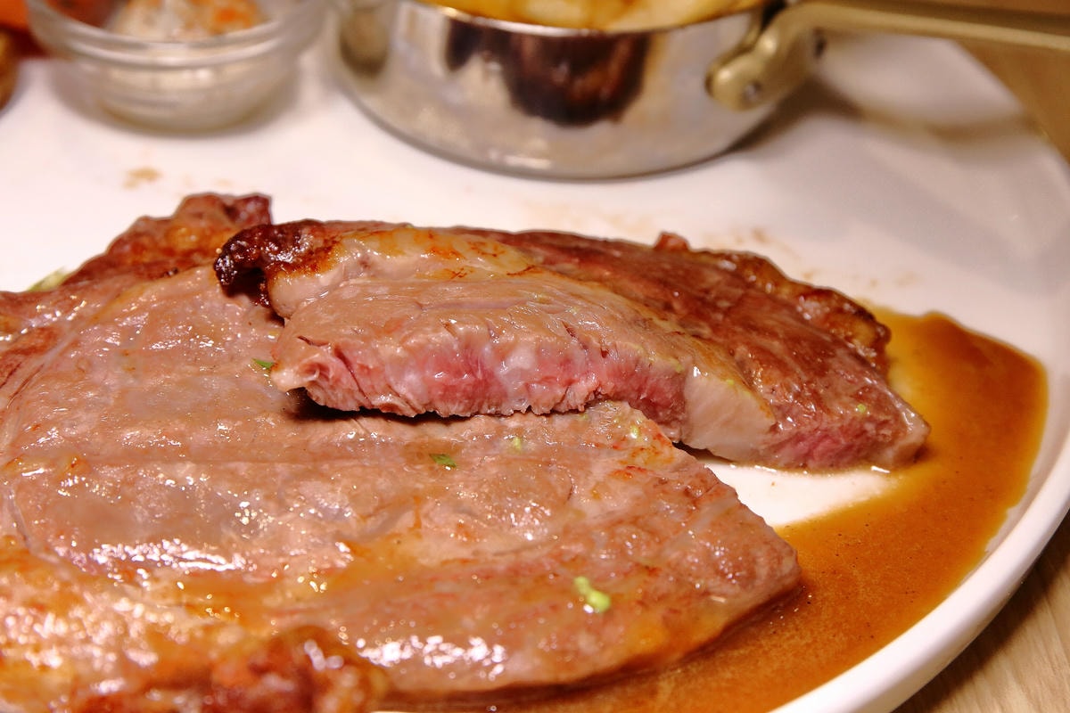 【食。內湖】洋夫人壽喜燒鍋物牛排〜內湖牛排鍋物推薦。精緻牛排、日式鍋物、義式披薩,三種願望一次滿足!(已歇業)