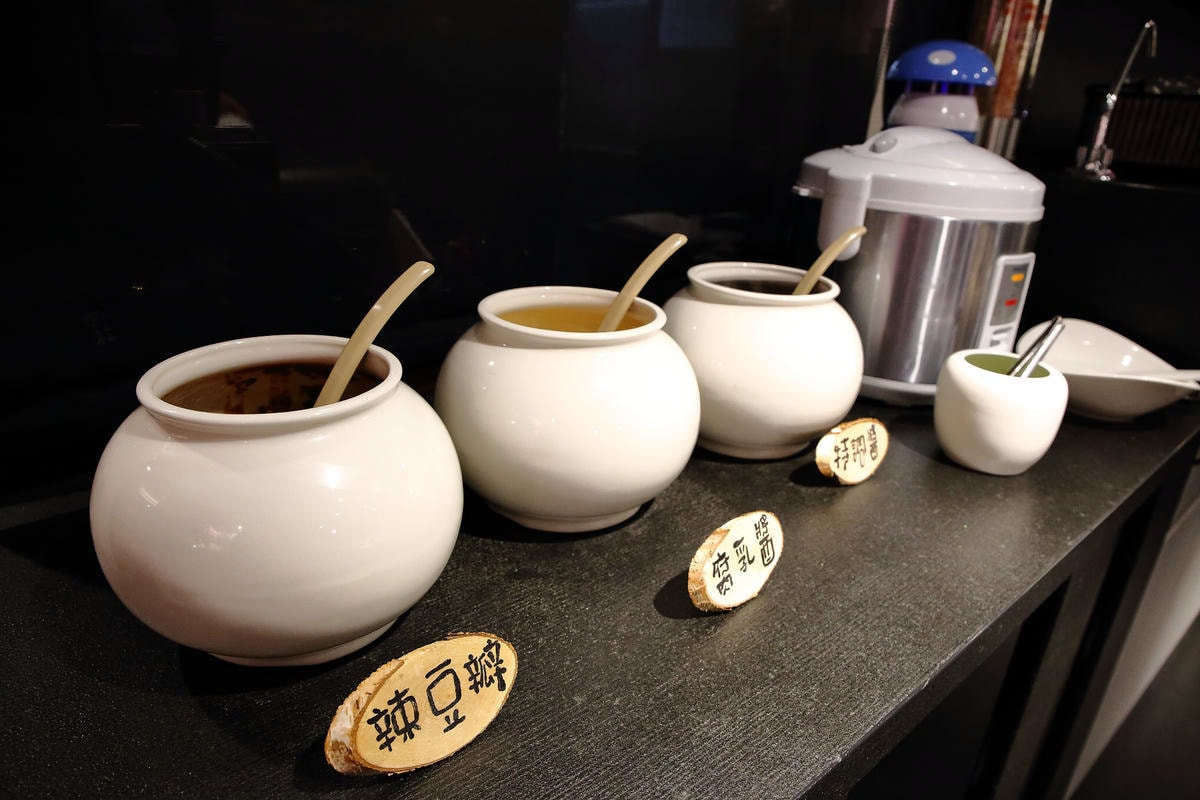 【食。內湖】洋夫人壽喜燒鍋物牛排〜內湖牛排鍋物推薦。精緻牛排、日式鍋物、義式披薩,三種願望一次滿足!(已歇業)