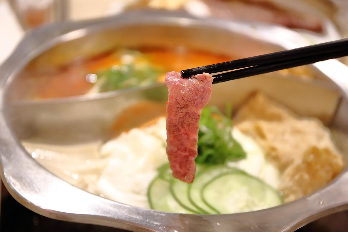 【食。內湖】洋夫人壽喜燒鍋物牛排〜內湖牛排鍋物推薦。精緻牛排、日式鍋物、義式披薩,三種願望一次滿足!(已歇業)