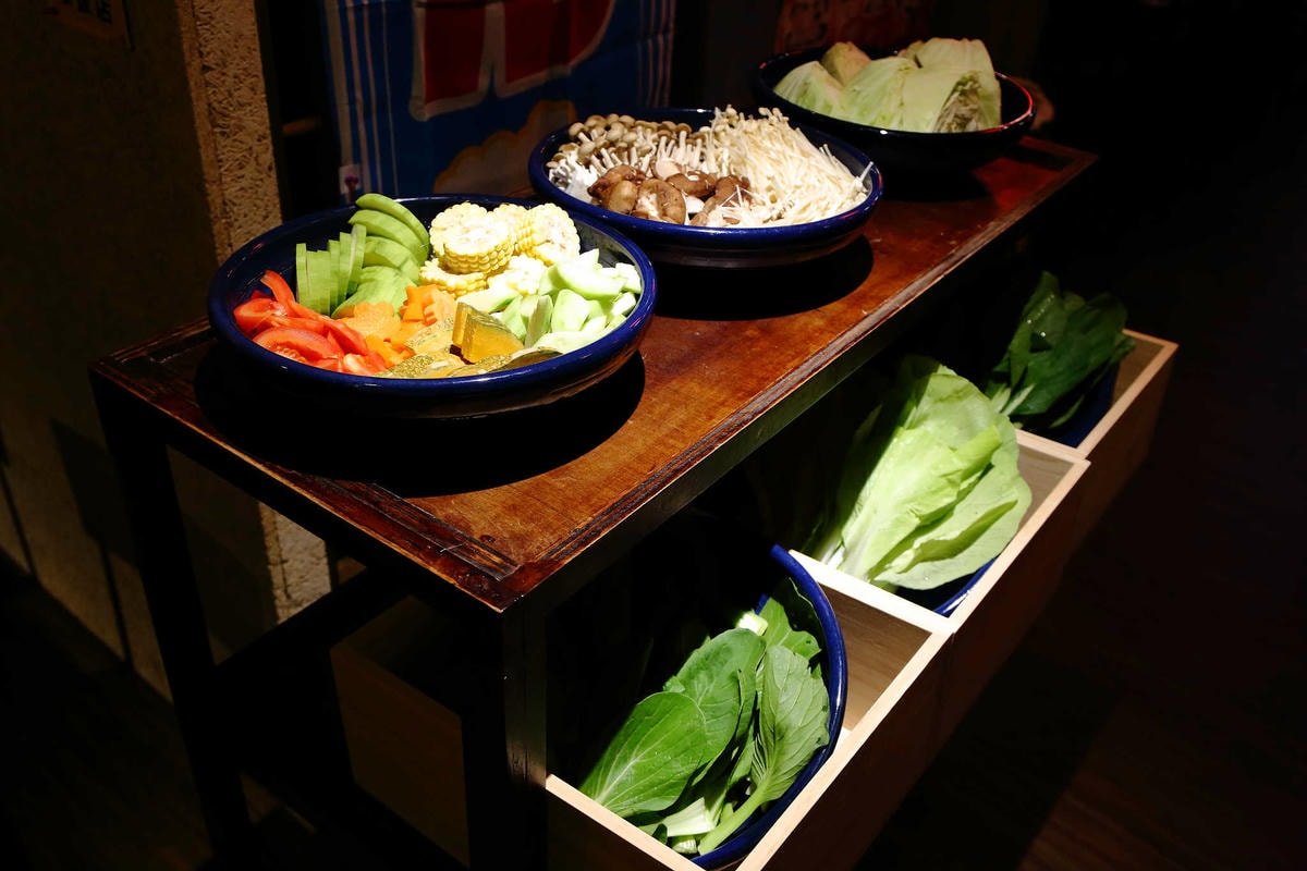 【食。台北】激安の鍋物 吉烹酒場〜超便宜東區火鍋推薦!熱炒與鍋物的衝擊,視覺及味覺雙重饗宴一次滿足!