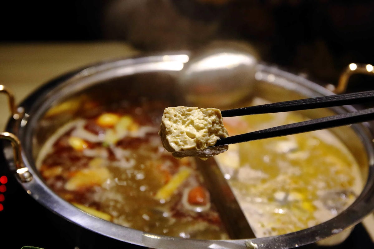 【食。台北】激安の鍋物 吉烹酒場〜超便宜東區火鍋推薦!熱炒與鍋物的衝擊,視覺及味覺雙重饗宴一次滿足!