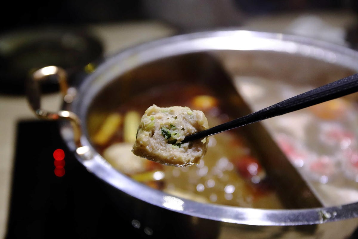 【食。台北】激安の鍋物 吉烹酒場〜超便宜東區火鍋推薦!熱炒與鍋物的衝擊,視覺及味覺雙重饗宴一次滿足!