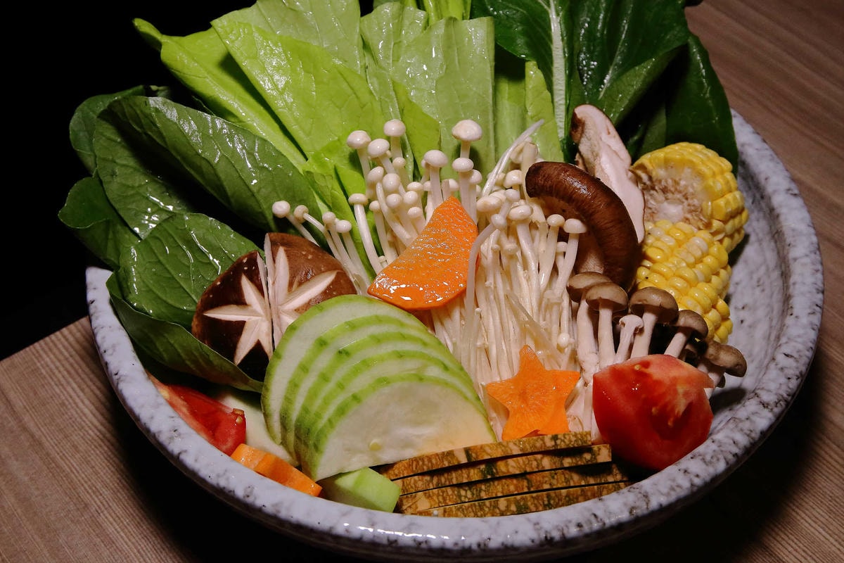 【食。台北】激安の鍋物 吉烹酒場〜超便宜東區火鍋推薦!熱炒與鍋物的衝擊,視覺及味覺雙重饗宴一次滿足!