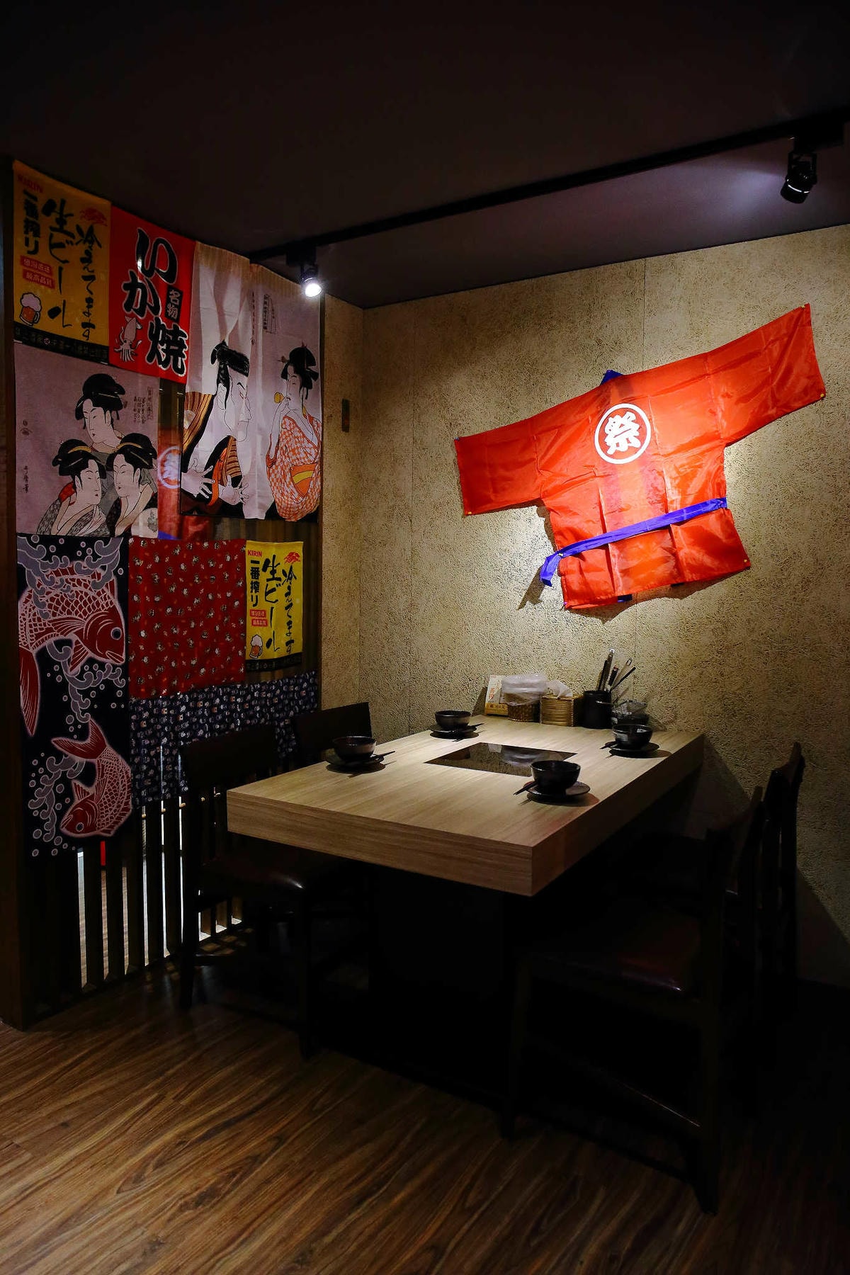 【食。台北】激安の鍋物 吉烹酒場〜超便宜東區火鍋推薦!熱炒與鍋物的衝擊,視覺及味覺雙重饗宴一次滿足!