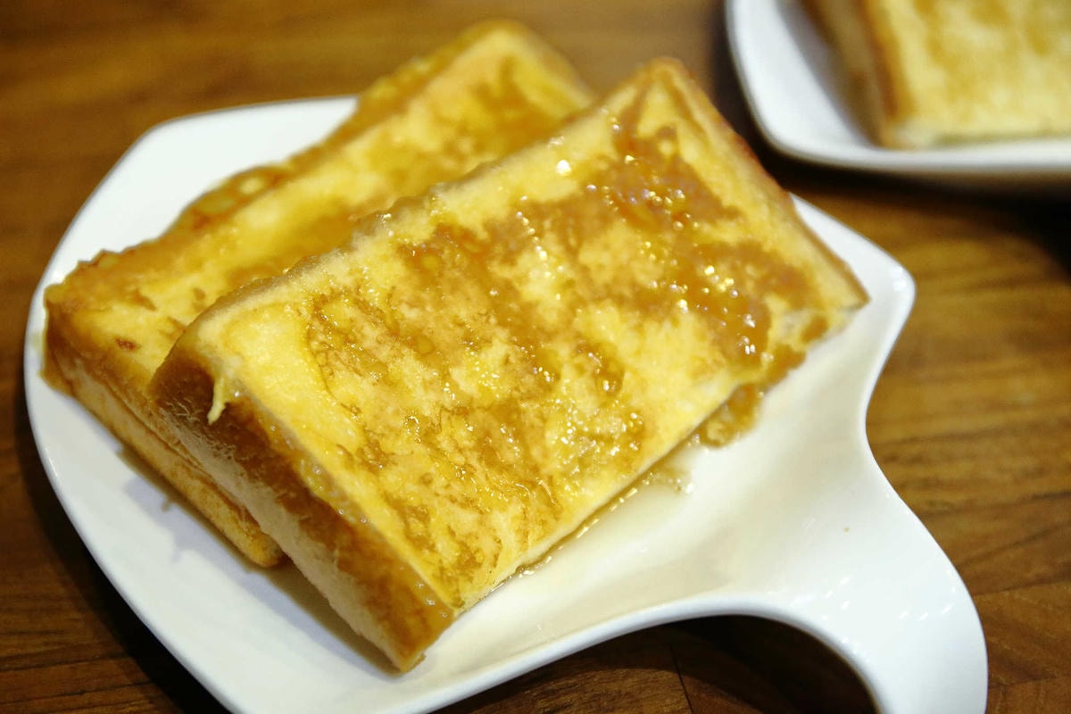 【食。三重】BangBang美式餐廳〜三重美式餐廳。吃高檔現切牛排也能無負擔,還可以選一把屬於自己的專用牛排刀!