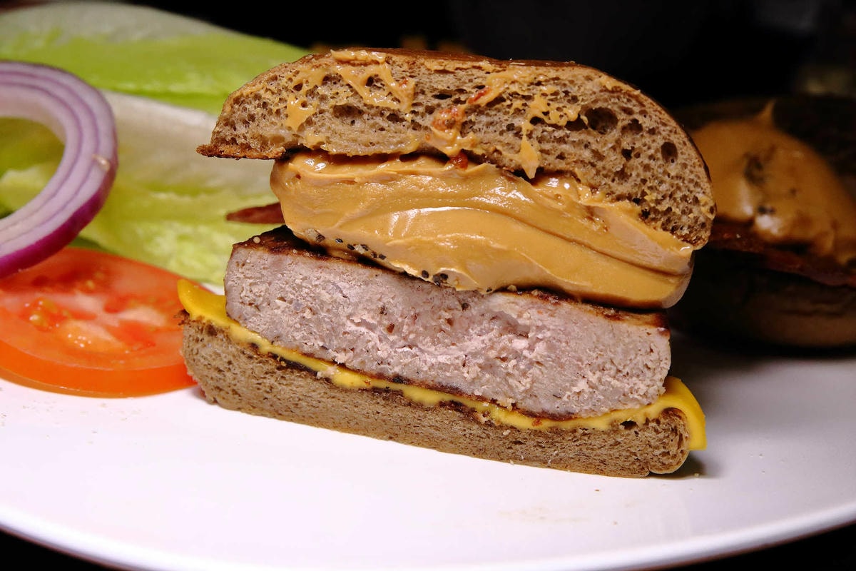 【食。三重】BangBang美式餐廳〜三重美式餐廳。吃高檔現切牛排也能無負擔,還可以選一把屬於自己的專用牛排刀!