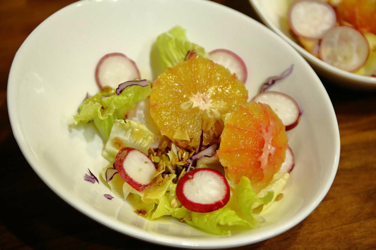 【食。三重】BangBang美式餐廳〜三重美式餐廳。吃高檔現切牛排也能無負擔,還可以選一把屬於自己的專用牛排刀!