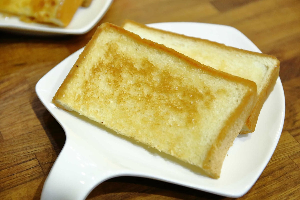 【食。三重】BangBang美式餐廳〜三重美式餐廳。吃高檔現切牛排也能無負擔,還可以選一把屬於自己的專用牛排刀!