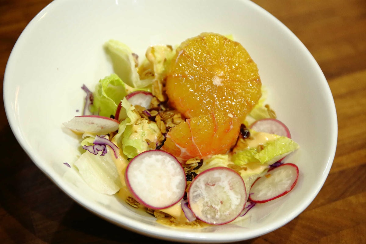 【食。三重】BangBang美式餐廳〜三重美式餐廳。吃高檔現切牛排也能無負擔,還可以選一把屬於自己的專用牛排刀!