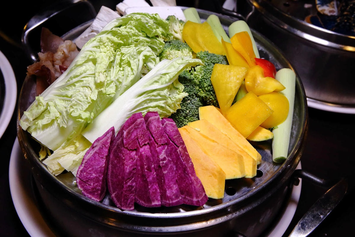 【食。林口】蒸翻天海鮮蒸氣火鍋餐廳〜愛吃海鮮必看!海鮮火鍋也能這樣吃?層層疊疊就是這樣吃才霸氣!