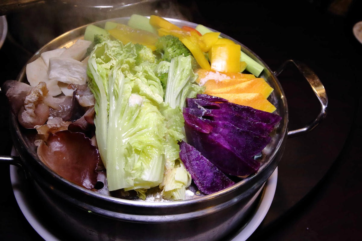 【食。林口】蒸翻天海鮮蒸氣火鍋餐廳〜愛吃海鮮必看!海鮮火鍋也能這樣吃?層層疊疊就是這樣吃才霸氣!