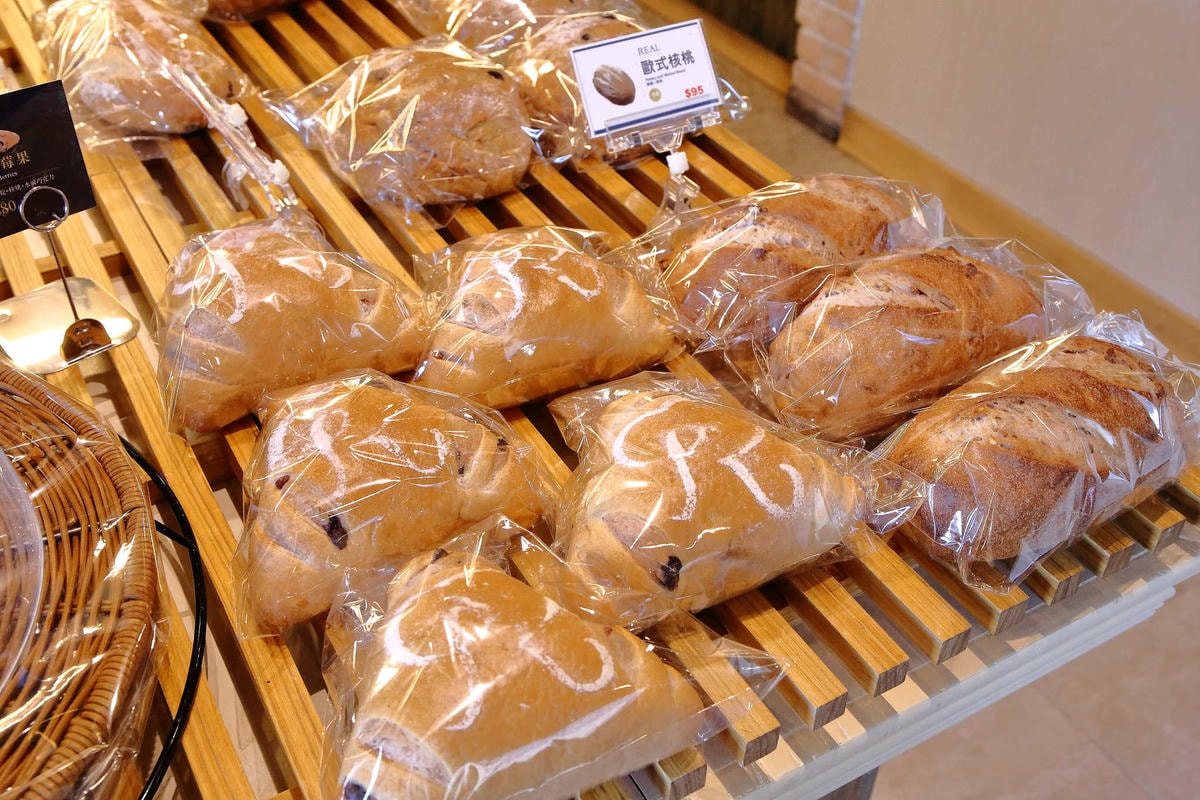 【食。桃園】REAL臻‧烘焙坊〜桃園手作麵包推薦。草莓季限定夢幻可頌、歐包特販,一吃准愛上這個味道!