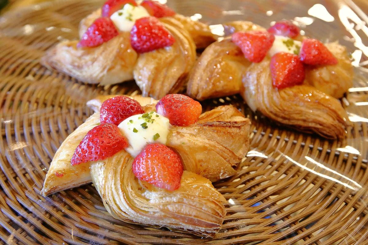 【食。桃園】REAL臻‧烘焙坊〜桃園手作麵包推薦。草莓季限定夢幻可頌、歐包特販,一吃准愛上這個味道!