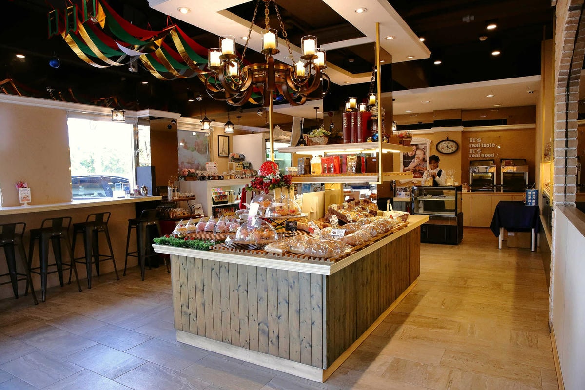 【食。桃園】REAL臻‧烘焙坊〜桃園手作麵包推薦。草莓季限定夢幻可頌、歐包特販,一吃准愛上這個味道!