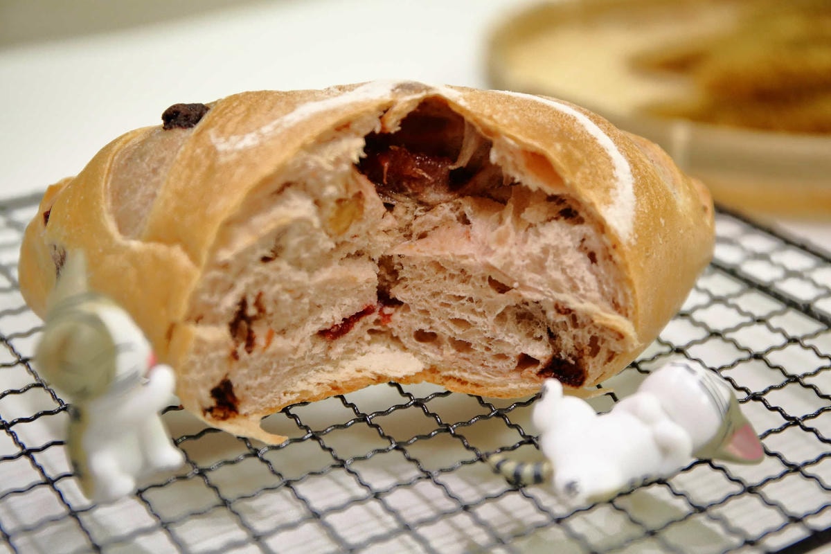 【食。桃園】REAL臻‧烘焙坊〜桃園手作麵包推薦。草莓季限定夢幻可頌、歐包特販,一吃准愛上這個味道!